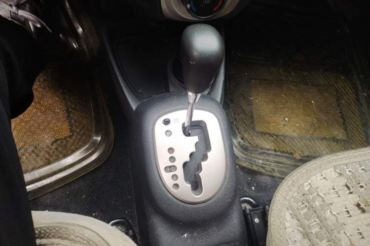 Used Toyota Yaris 2009 1.6E Automatic Comfort Edition Gear Lever