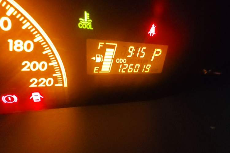 Used Toyota Yaris 2009 1.6E Automatic Comfort Edition Odometer Close Up