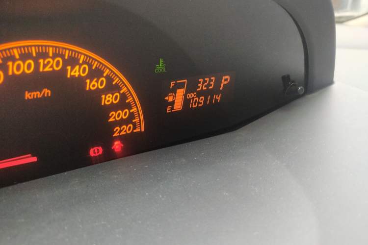 Used Toyota Yaris 2009 1.6E Automatic Comfort Edition Odometer Close Up