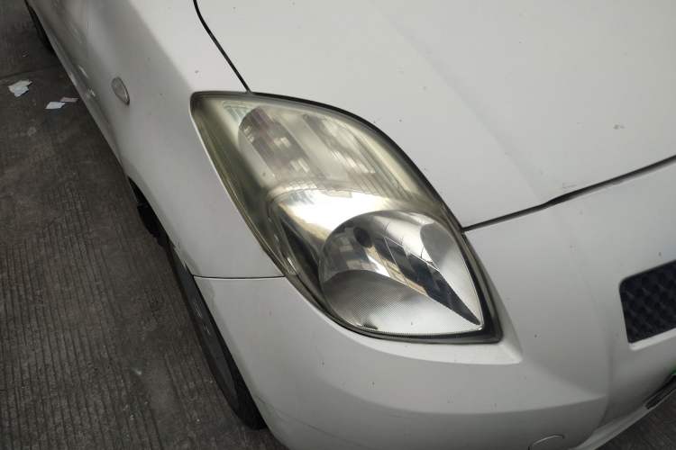 Used Toyota Yaris 2009 1.6E Automatic Comfort Edition Right Front Headlight