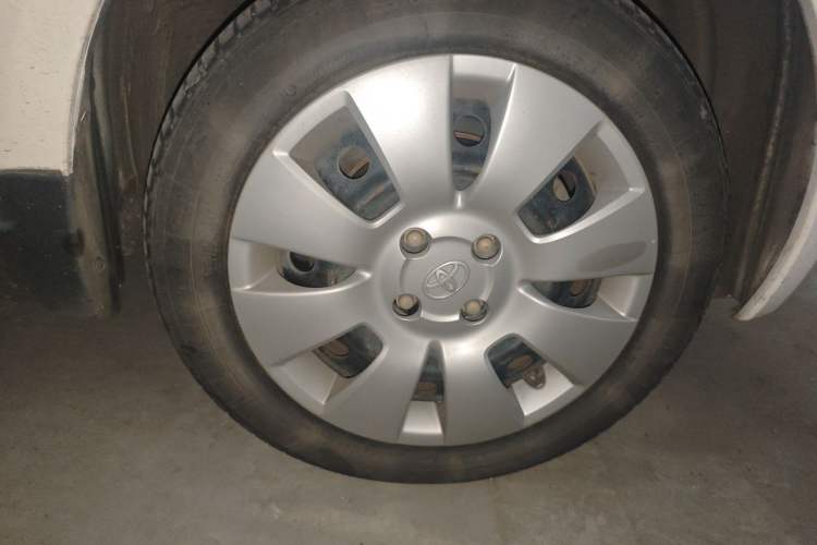 Used Toyota Yaris 2009 1.6E Automatic Comfort Edition Right Front Wheel Hub