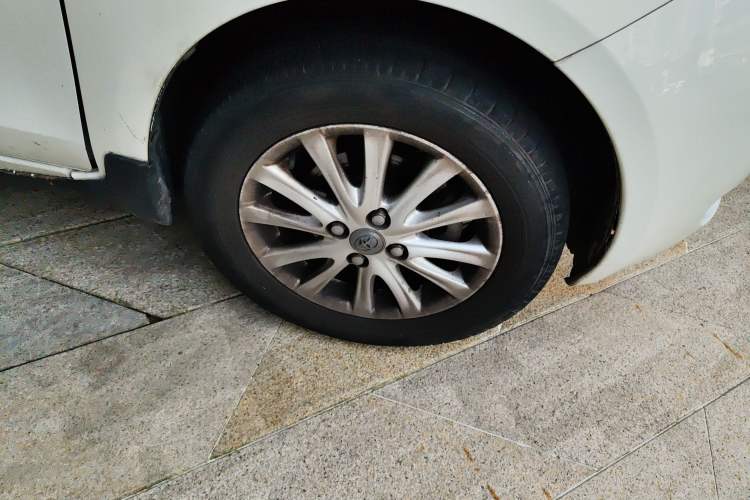 Used Toyota Yaris 2009 1.6E Automatic Comfort Edition Right Front Wheel Hub