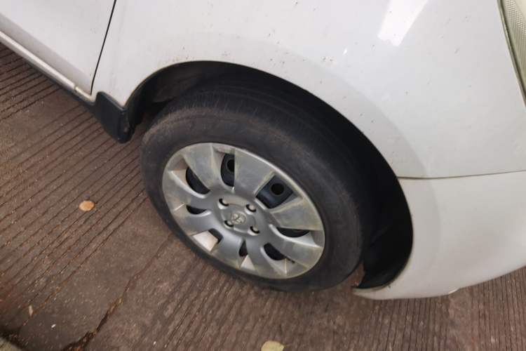 Used Toyota Yaris 2009 1.6E Automatic Comfort Edition Right Front Wheel Hub