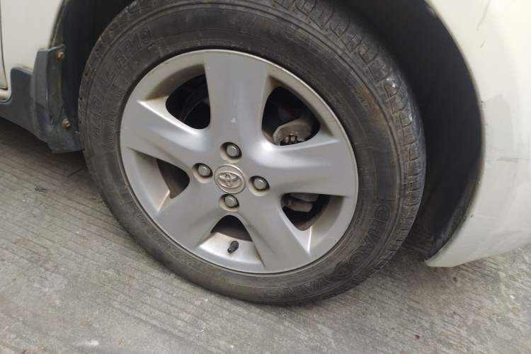 Used Toyota Yaris 2009 1.6E Automatic Comfort Edition Right Front Wheel Hub