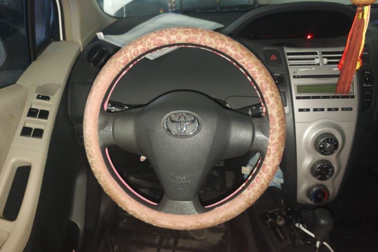 Used Toyota Yaris 2009 1.6E Automatic Comfort Edition Steering Wheel