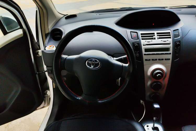 Used Toyota Yaris 2009 1.6E Automatic Comfort Edition Steering Wheel