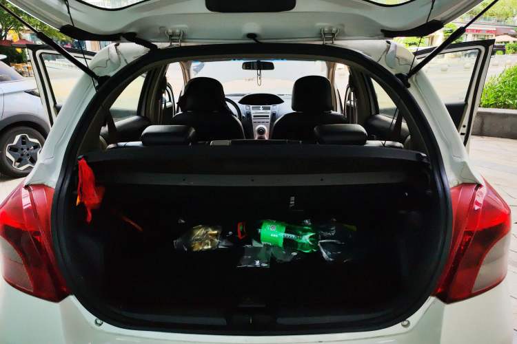 Used Toyota Yaris 2009 1.6E Automatic Comfort Edition Trunk