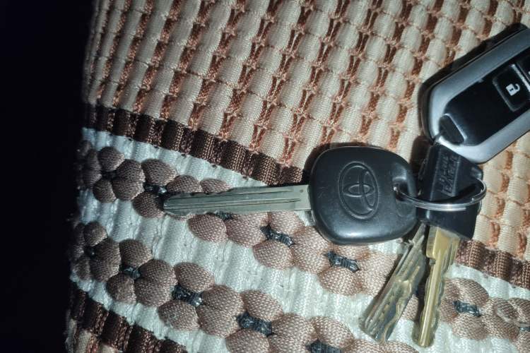 Used Toyota Yaris 2009 1.6E Automatic Comfort Edition Vehicle Key