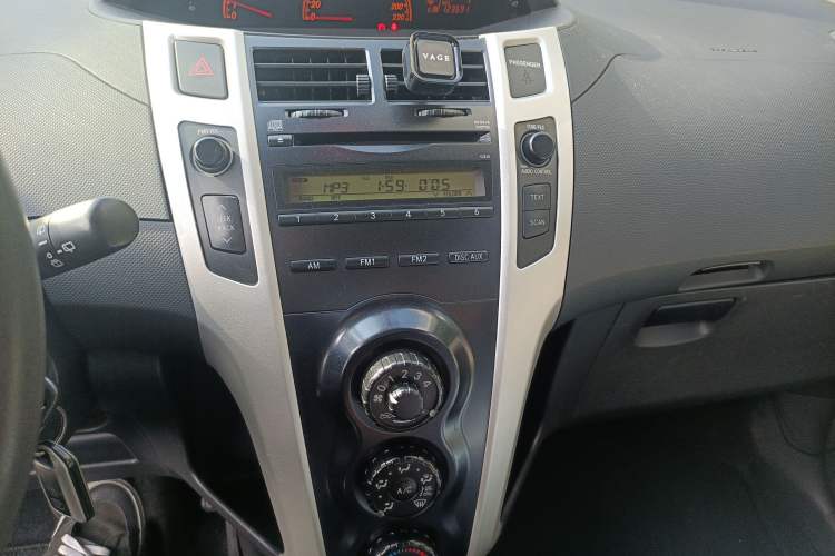 Used Toyota Yaris 2011 1.6E Automatic Charm Edition Audio And AC Panel