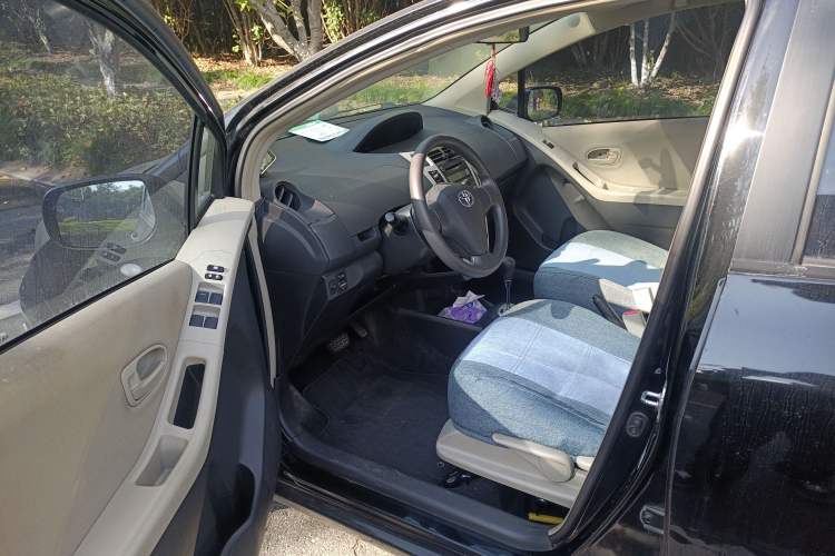 Used Toyota Yaris 2011 1.6E Automatic Charm Edition Driver Seat