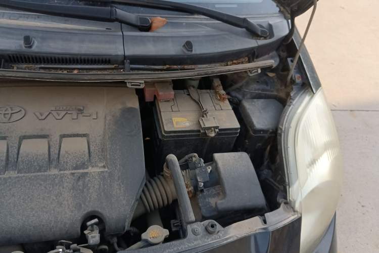Used Toyota Yaris 2011 1.6E Automatic Charm Edition Engine Bay Left