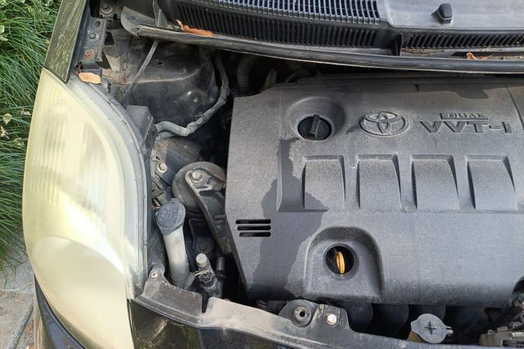 Used Toyota Yaris 2011 1.6E Automatic Charm Edition Engine Bay Right