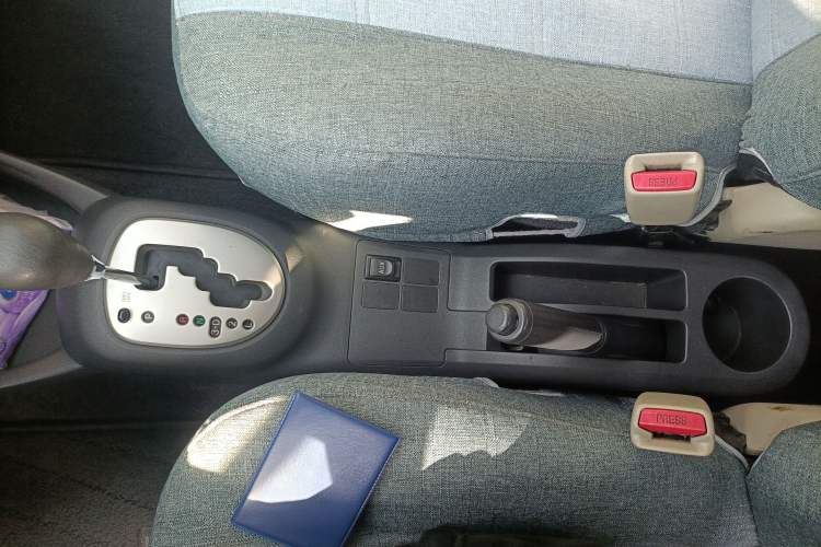 Used Toyota Yaris 2011 1.6E Automatic Charm Edition Gear Lever