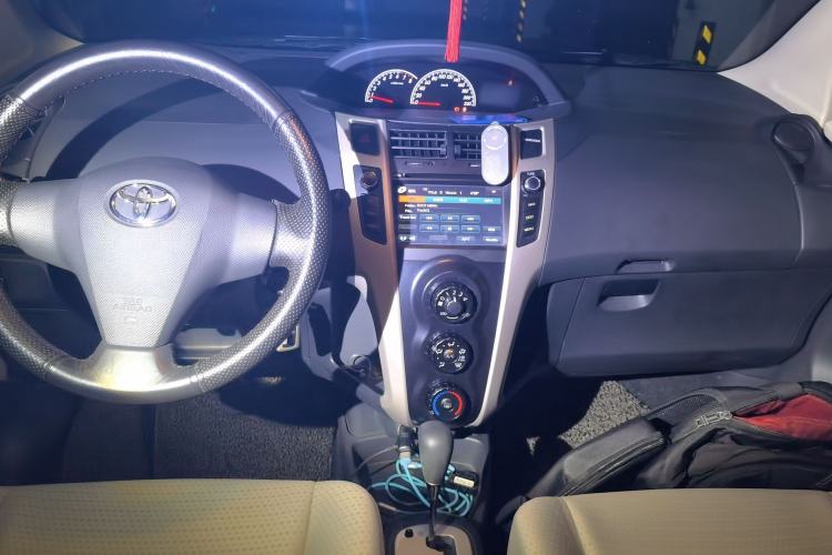 Used Toyota Yaris 2011 1.6E Automatic Charm Edition Center Console