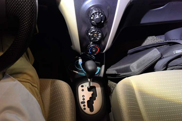 Used Toyota Yaris 2011 1.6E Automatic Charm Edition Gear Lever