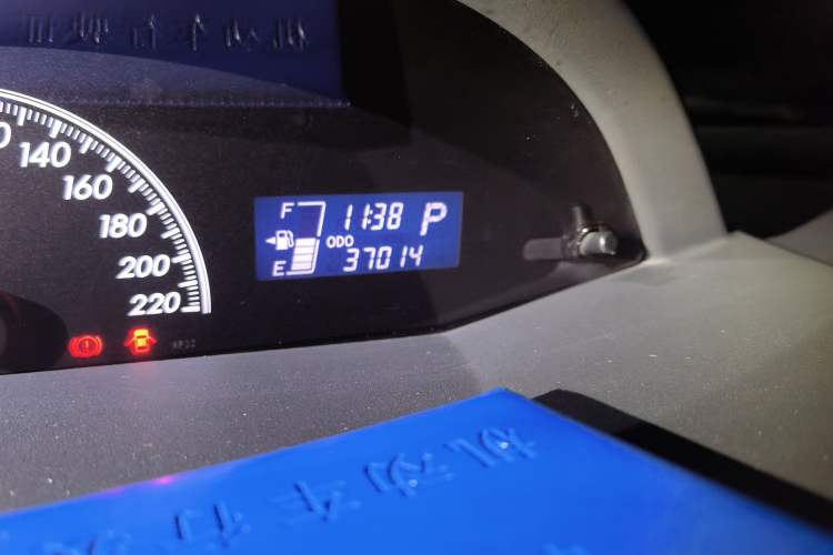 Used Toyota Yaris 2011 1.6E Automatic Charm Edition Odometer Close Up