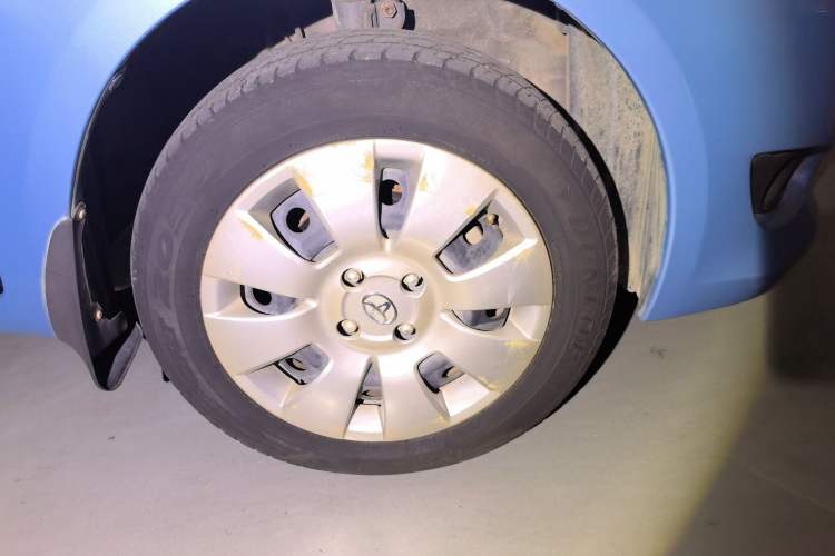 Used Toyota Yaris 2011 1.6E Automatic Charm Edition Right Front Wheel Hub