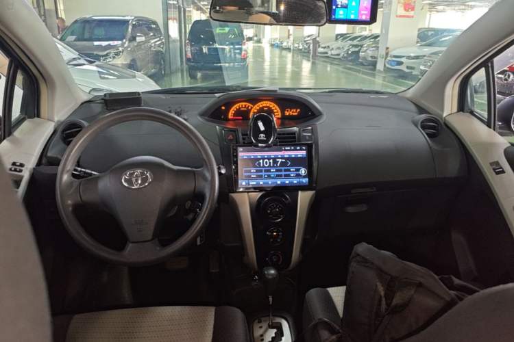 Used Toyota Yaris 2011 1.6G Automatic Xuan Dong Edition Center Console