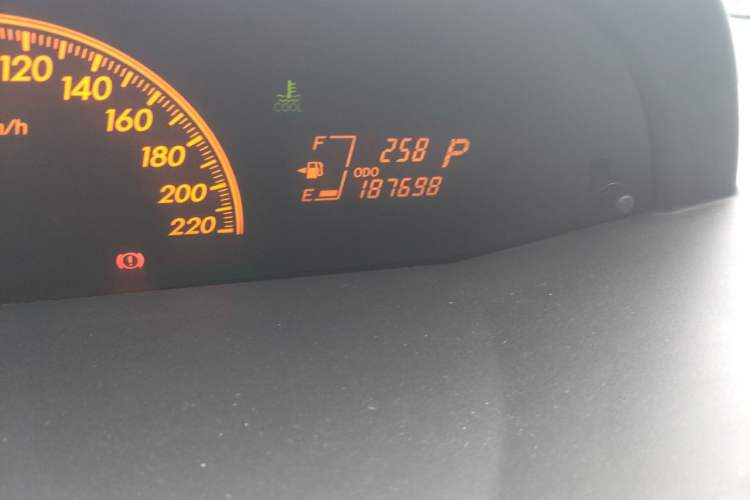 Used Toyota Yaris 2011 1.6G Automatic Xuan Dong Edition Odometer Close Up