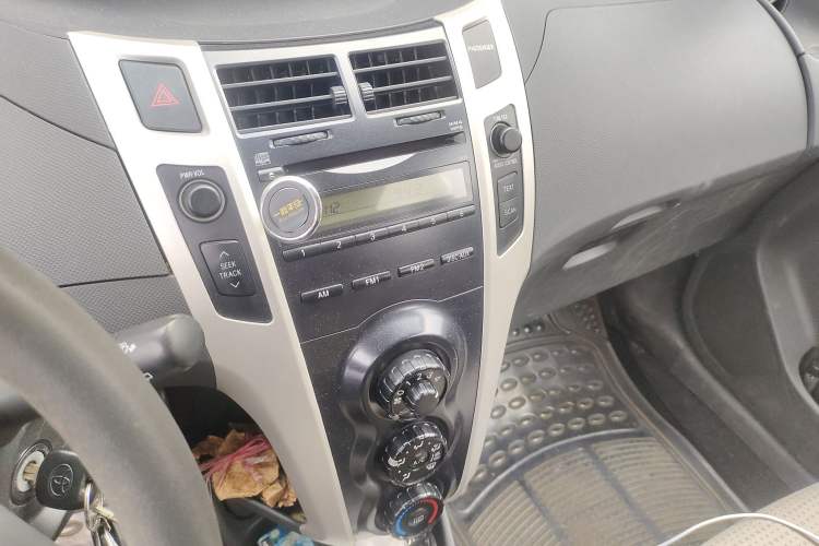 Used Toyota Yaris 2011 1.6E Automatic Charm Edition Audio And AC Panel