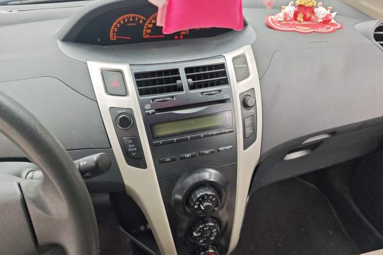 Used Toyota Yaris 2011 1.6E Automatic Charm Edition Audio And AC Panel