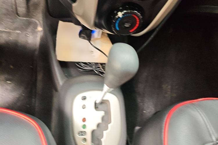 Used Toyota Yaris 2011 1.6E Automatic Charm Edition Gear Lever