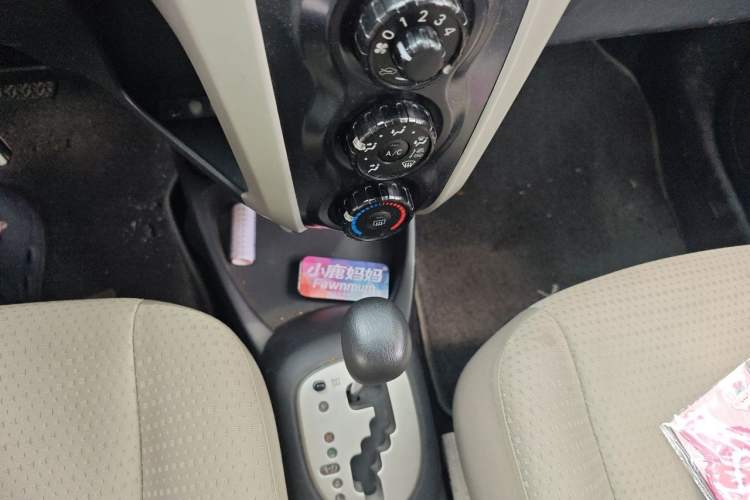 Used Toyota Yaris 2011 1.6E Automatic Charm Edition Gear Lever