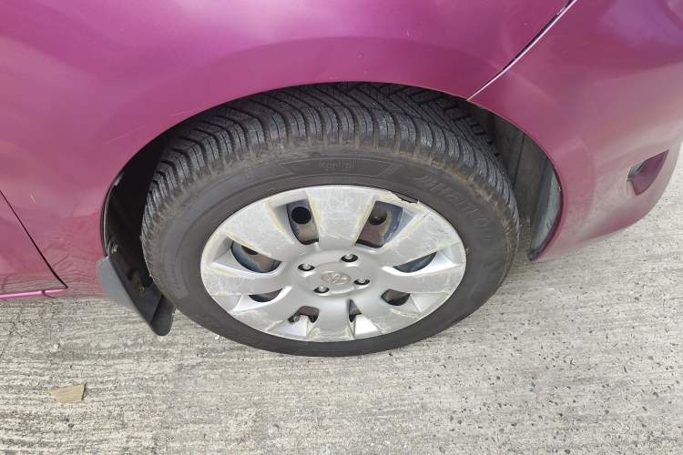 Used Toyota Yaris 2011 1.6E Automatic Charm Edition Right Front Wheel Hub