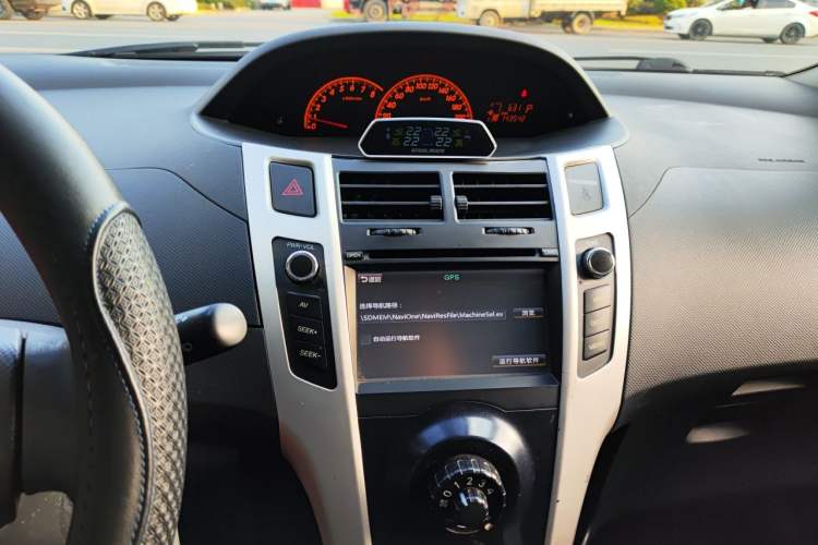 Used Toyota Yaris 2011 1.6E Automatic Charm Edition Audio And AC Panel