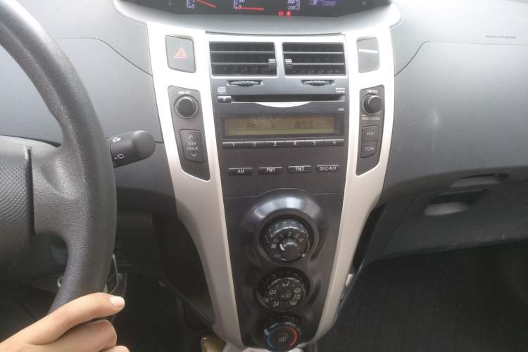 Used Toyota Yaris 2011 1.6E Automatic Charm Edition Audio And AC Panel