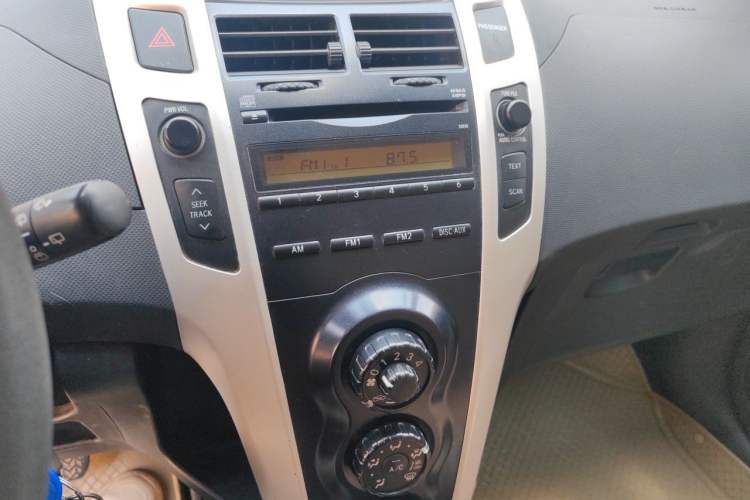 Used Toyota Yaris 2011 1.6E Automatic Charm Edition Audio And AC Panel