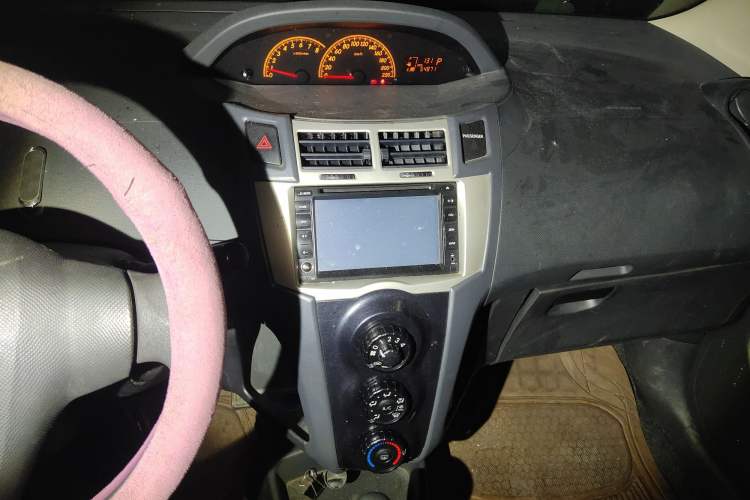 Used Toyota Yaris 2011 1.6E Automatic Charm Edition Audio And AC Panel