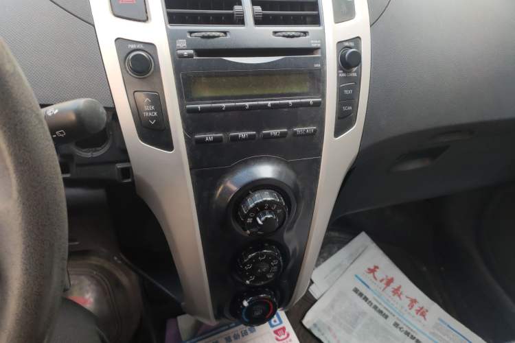Used Toyota Yaris 2011 1.6E Automatic Charm Edition Audio And AC Panel