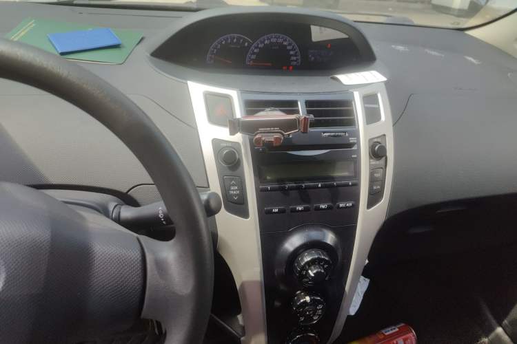 Used Toyota Yaris 2011 1.6E Automatic Charm Edition Audio And AC Panel