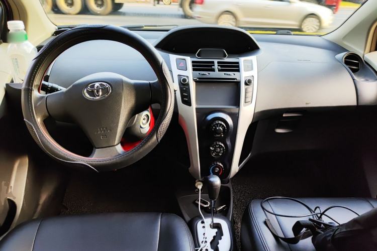 Used Toyota Yaris 2011 1.6E Automatic Charm Edition Center Console