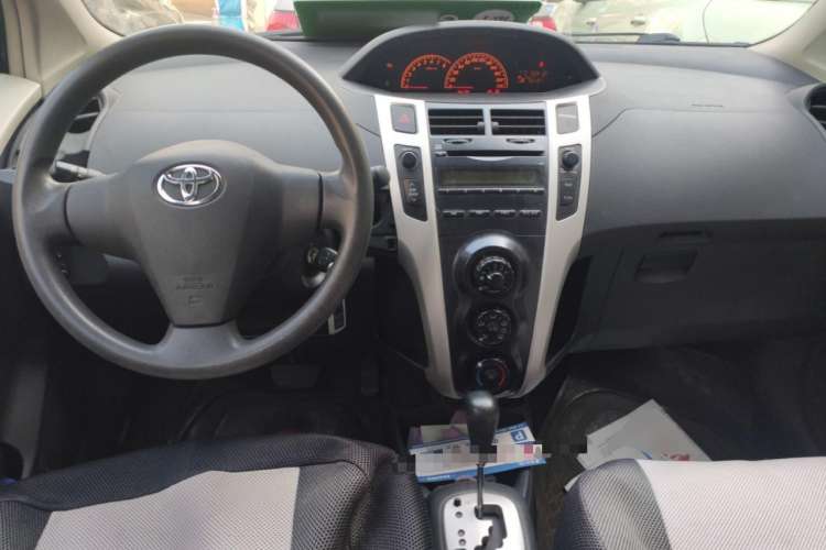 Used Toyota Yaris 2011 1.6E Automatic Charm Edition Center Console