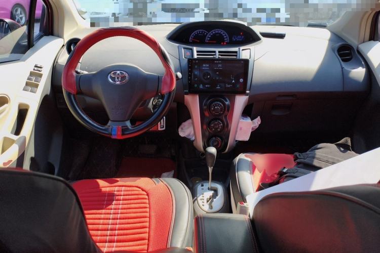 Used Toyota Yaris 2011 1.6E Automatic Charm Edition Center Console