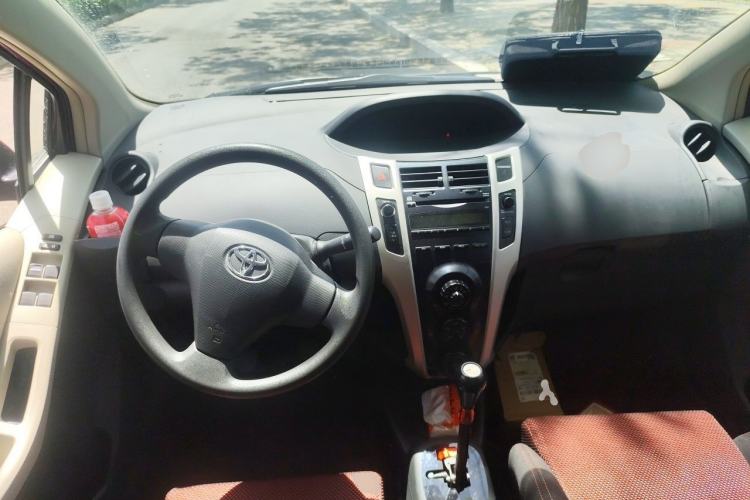 Used Toyota Yaris 2011 1.6E Manual Charm Edition Center Console