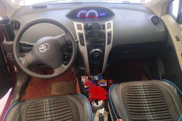 Used Toyota Yaris 2011 1.6E Automatic Charm Edition Center Console