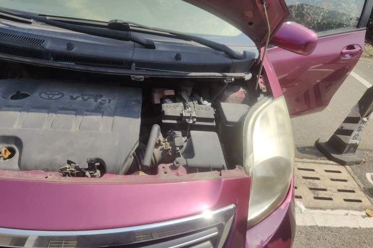 Used Toyota Yaris 2011 1.6E Automatic Charm Edition Engine Bay Left