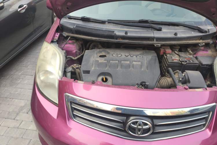 Used Toyota Yaris 2011 1.6E Automatic Charm Edition Engine Bay Right