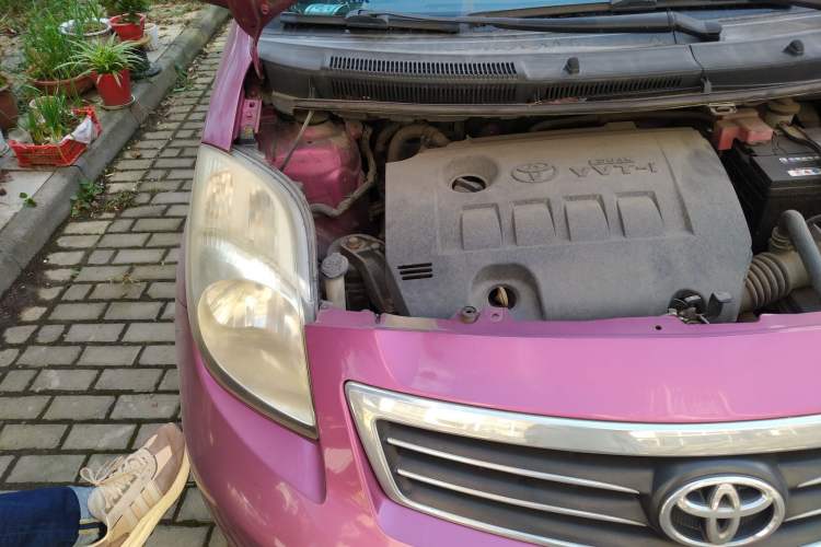 Used Toyota Yaris 2011 1.6E Automatic Charm Edition Engine Bay Right