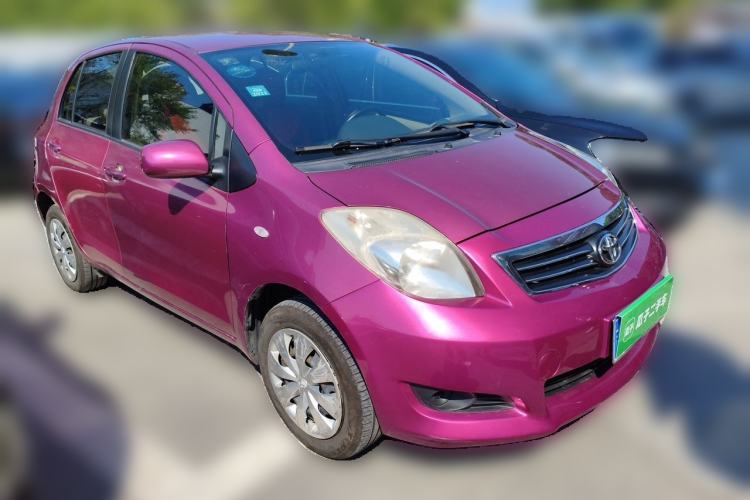 Used Toyota Yaris 2011 1.6E Automatic Charm Edition Front Right 45 Deg