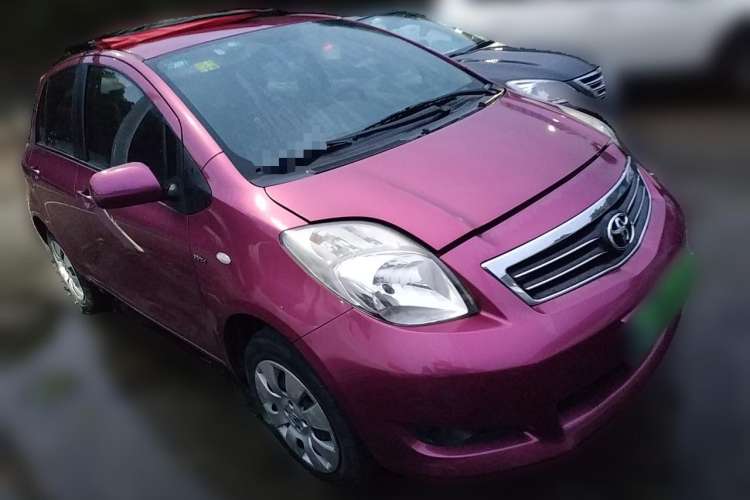 Used Toyota Yaris 2011 1.6E Automatic Charm Edition Front Right 45 Deg