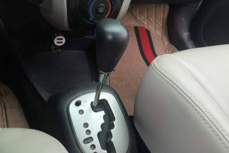 Used Toyota Yaris 2011 1.6E Automatic Charm Edition Gear Lever