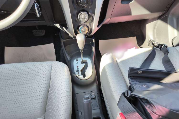 Used Toyota Yaris 2011 1.6E Automatic Charm Edition Gear Lever