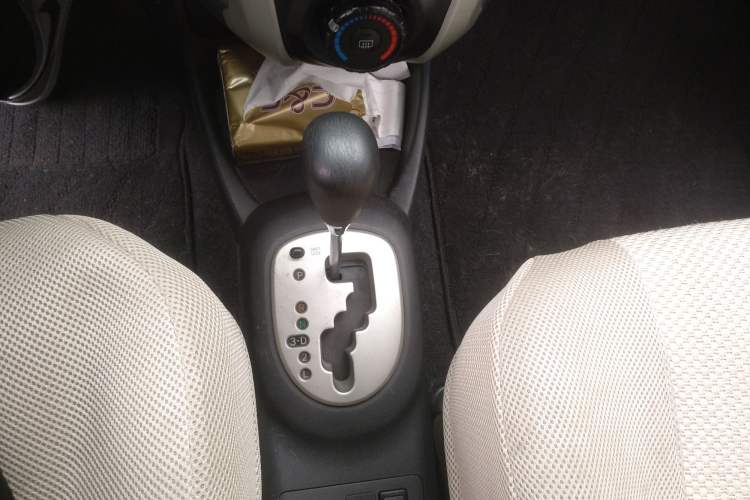 Used Toyota Yaris 2011 1.6E Automatic Charm Edition Gear Lever