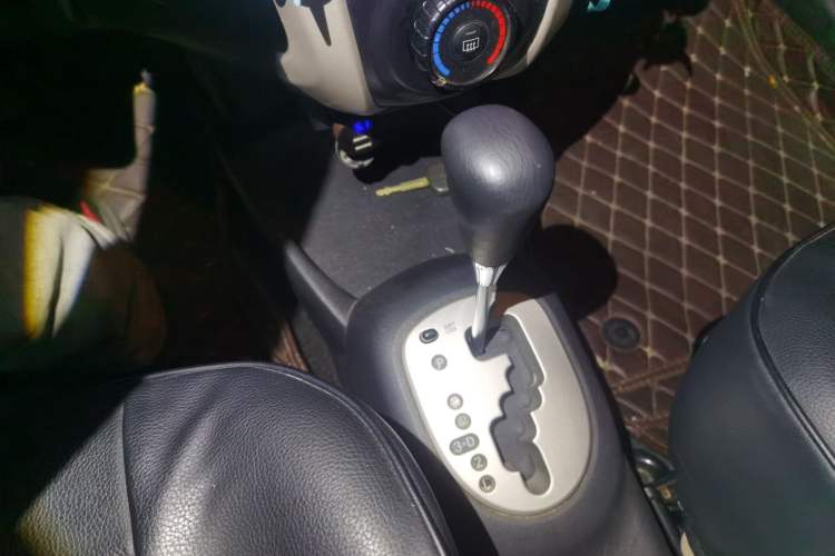 Used Toyota Yaris 2011 1.6E Automatic Charm Edition Gear Lever