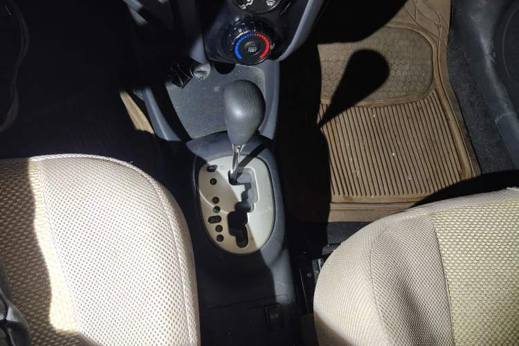 Used Toyota Yaris 2011 1.6E Automatic Charm Edition Gear Lever