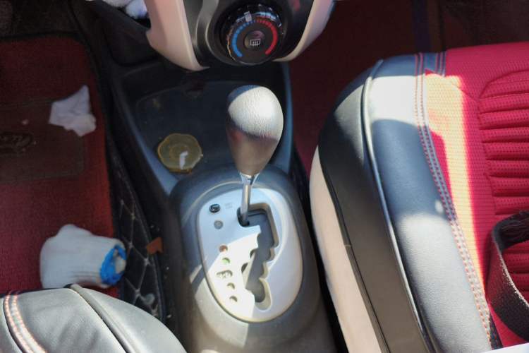 Used Toyota Yaris 2011 1.6E Automatic Charm Edition Gear Lever